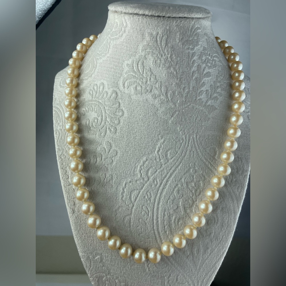 Elegant Pearl Necklace Vintage 925 clasp knotted
